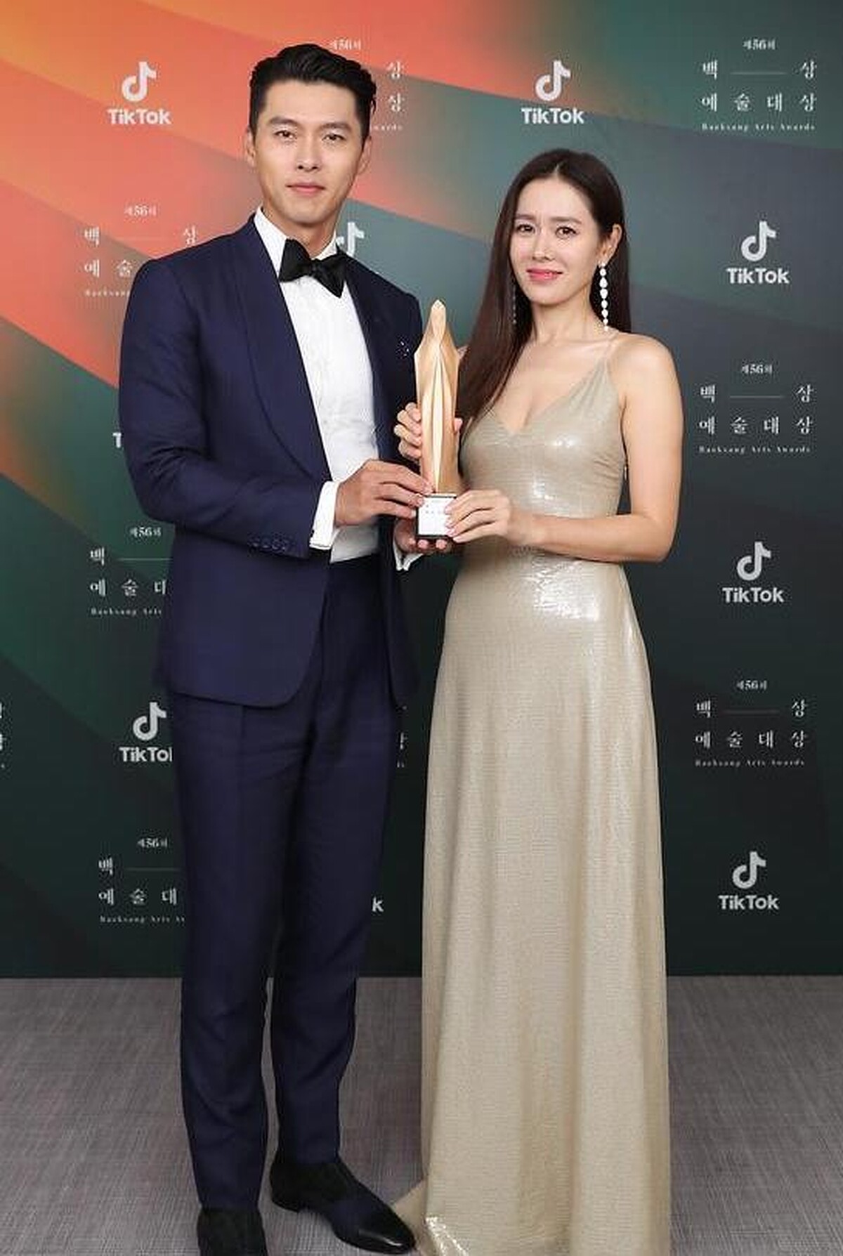 最佳人氣演員 玄彬、孫藝珍 《愛的迫降》