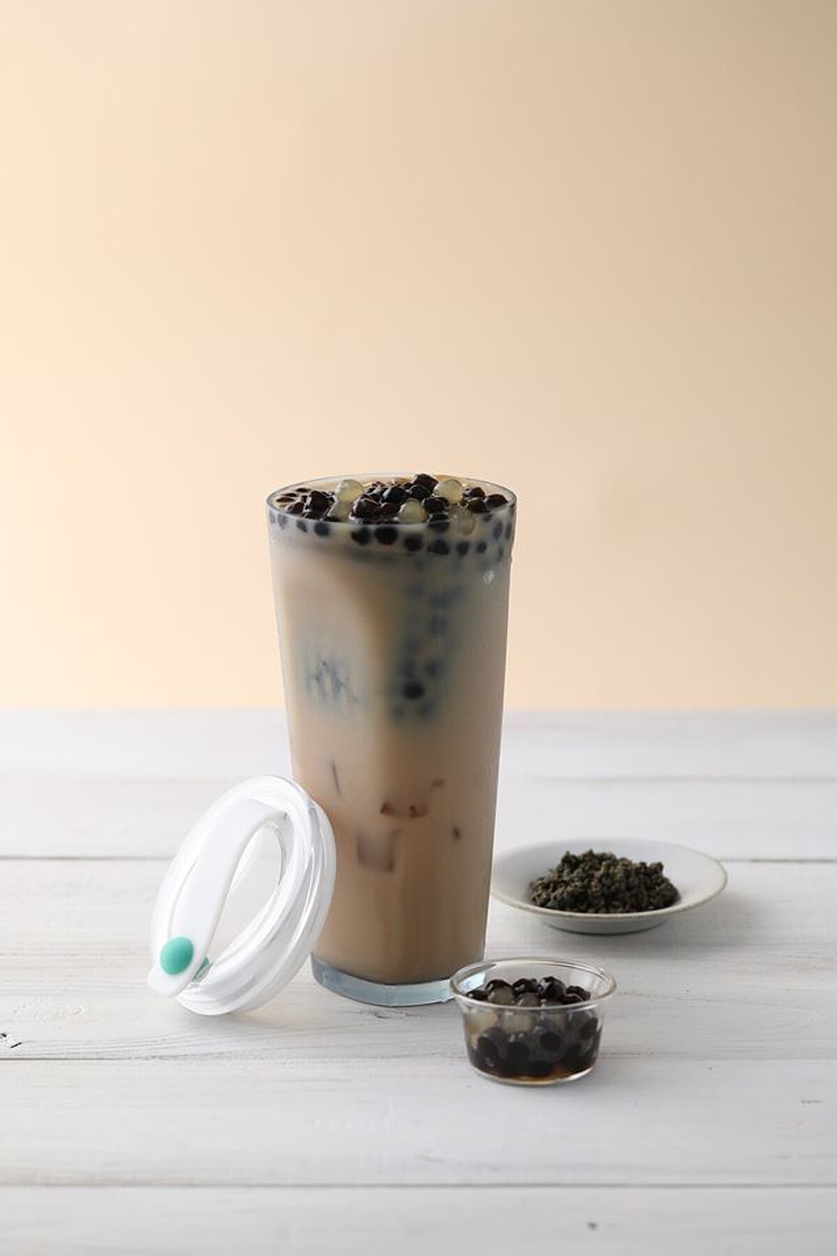 「FLOAT 漂浮珍奶杯」特殊設計讓你每一口都能喝到珍珠，時尚又環保｜誠品書店