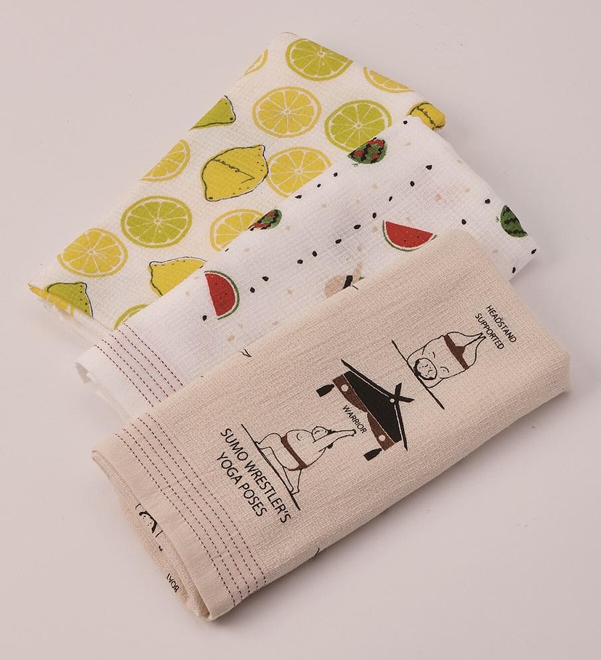 嚴選優良有機棉花的日本毛巾品牌「kontex」，毛巾柔軟蓬鬆又厚實，印上夏天氣息圖樣增添清爽感｜誠品書店