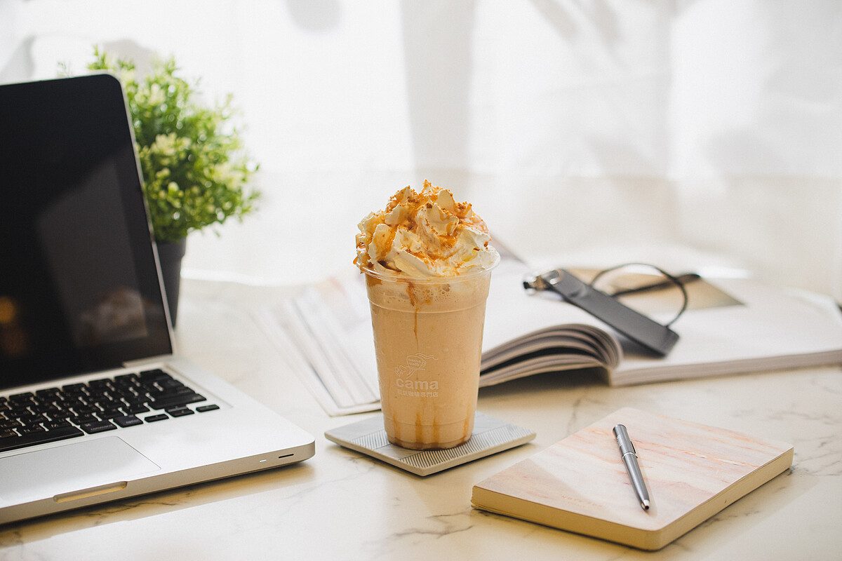 「海鹽焦糖拿鐵繽奶昔」售價110元