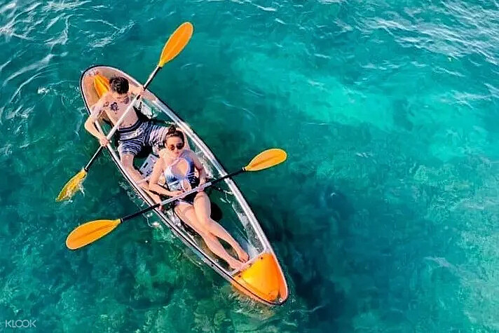 前進美麗的澎湖珊瑚礁沙灘,體驗透明獨木舟。Source: KLOOK