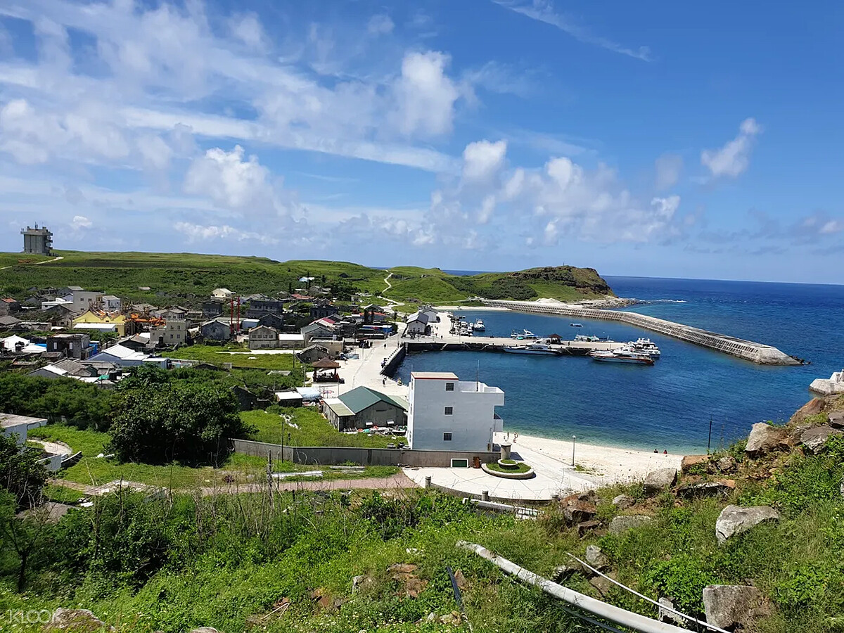 參與澎湖南方四島與藍洞一日遊,造訪東吉八卦山。Source: KLOOK