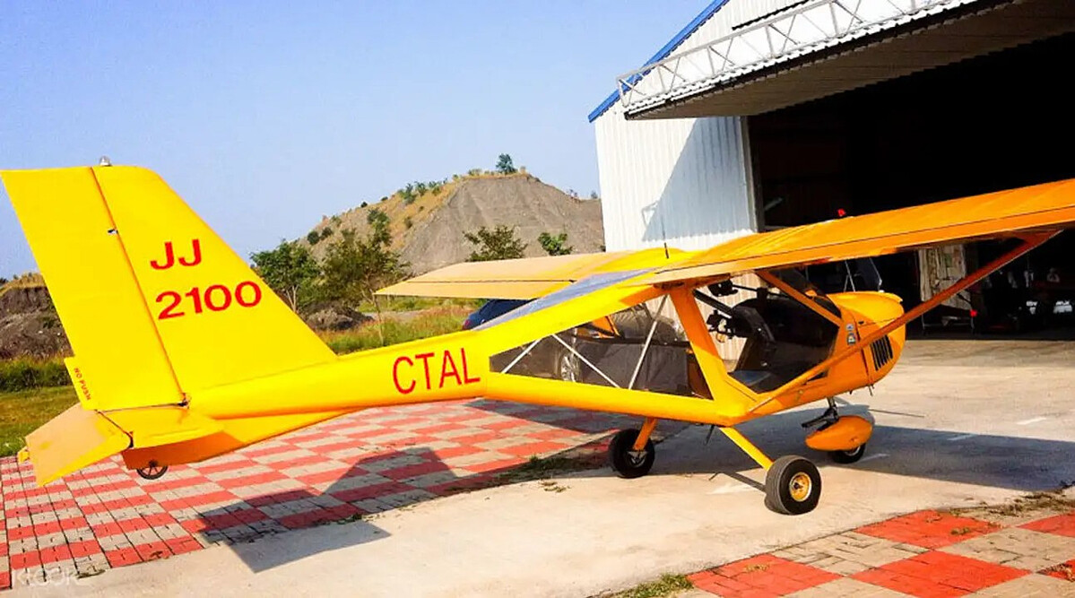 到屏東搭乘輕型飛機離開地球表面,體驗在空中飛行的刺激快感。Source: KLOOK