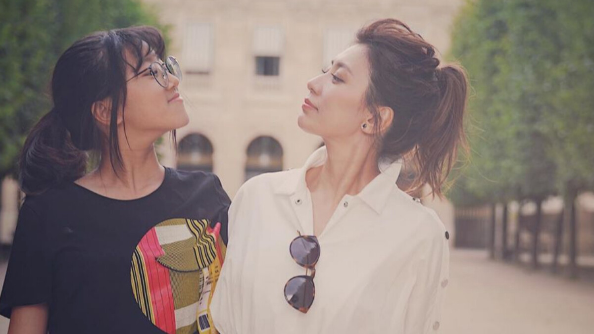 賈靜雯大女兒梧桐妹15歲了！首曬女兒露臉照：「當上天給我第一個大寶貝天使，我就知道我的人生是充滿了愛與幸運。」