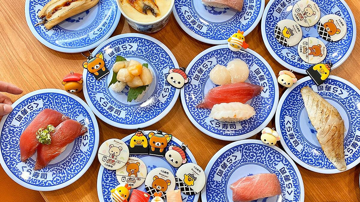 拉拉熊變成壽司啦！藏壽司推11款拉拉熊限定扭蛋，鐵火捲拉拉熊、鮮蝦小黃雞超欠扭，還有鮪魚祭開跑