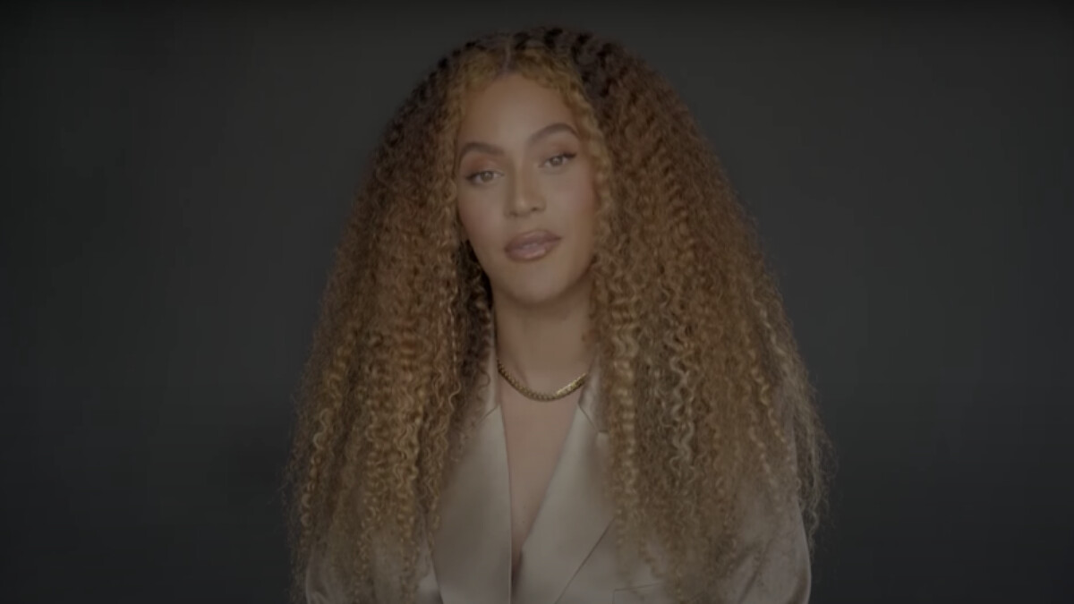 你的古怪也是種美！碧昂絲力量畢業演說：「讓世界知道你不會停止做自己」