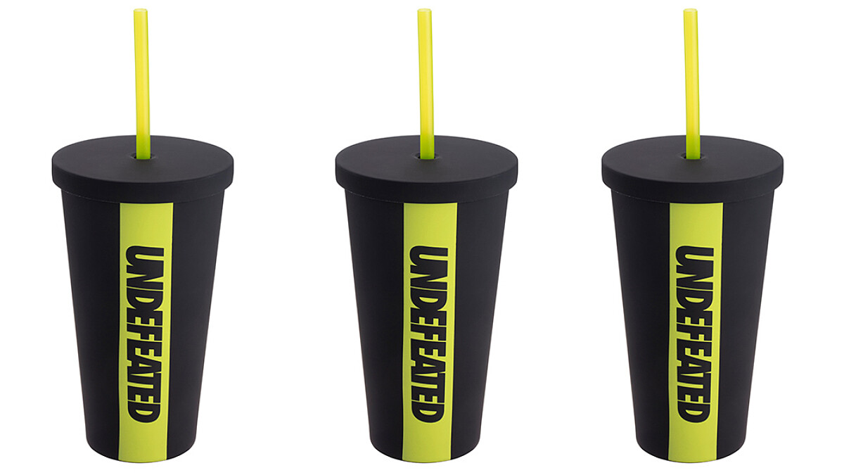 星巴克最潮聯名杯來了！首度與UNDEFEATED合作，推出9款螢光黑撞色杯款、包袋