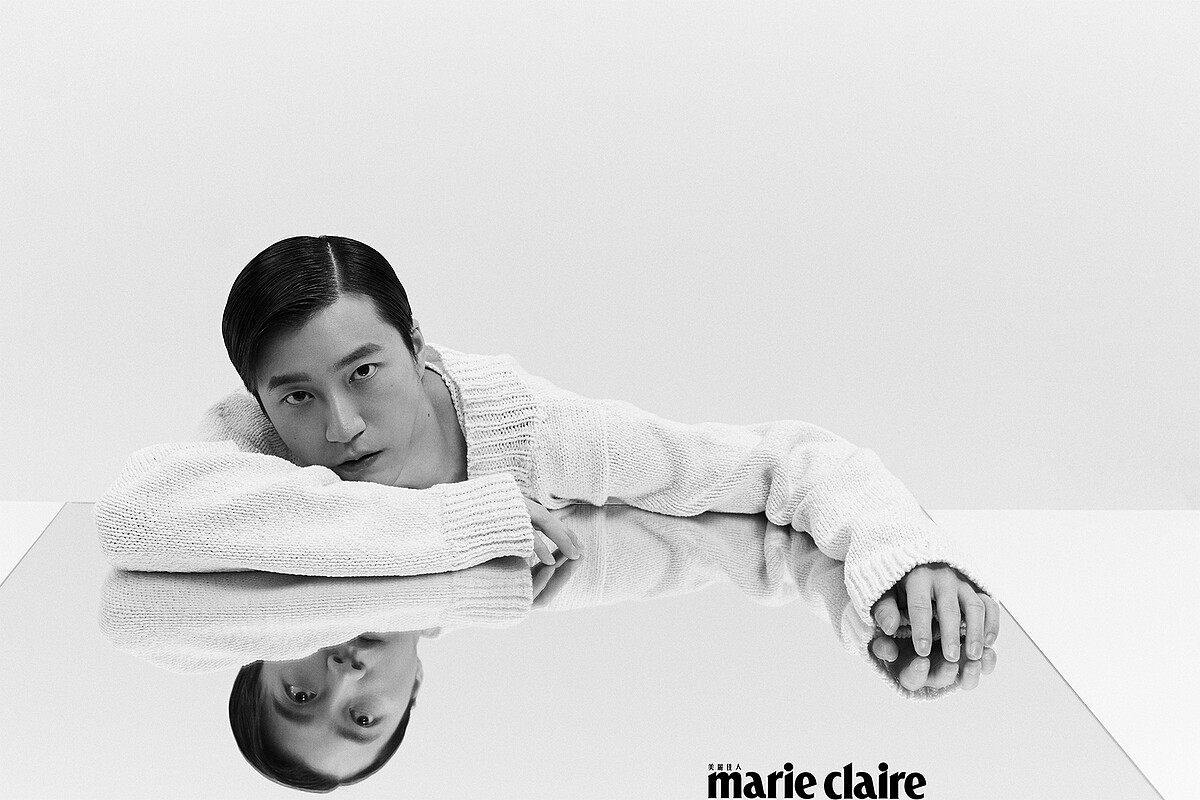 白色針織上衣，Bottega Veneta。