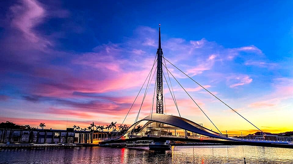 【高雄景點】亞洲最長跨港旋轉橋在台灣！「高雄港大港橋」3分鐘完成水平運轉，成最新打卡、約會看夕陽地標