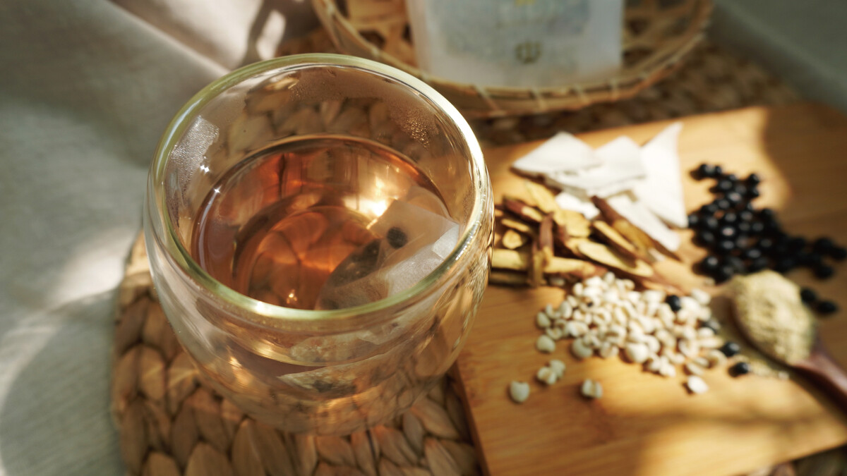 誠品生活expo BEAUTY｜台北廈門街老藥行「樂木集」推出「沒有中藥味的漢方飲」有助於除溼氣、調月事、助好眠，簡易包裝5分鐘即可飲用