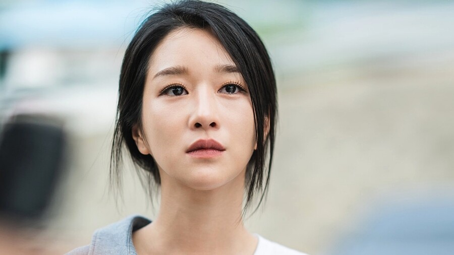 要把深愛過的人從生活中切開很難，但更痛的是，傷口還沒痊癒，又被同個人狠狠捅一刀。