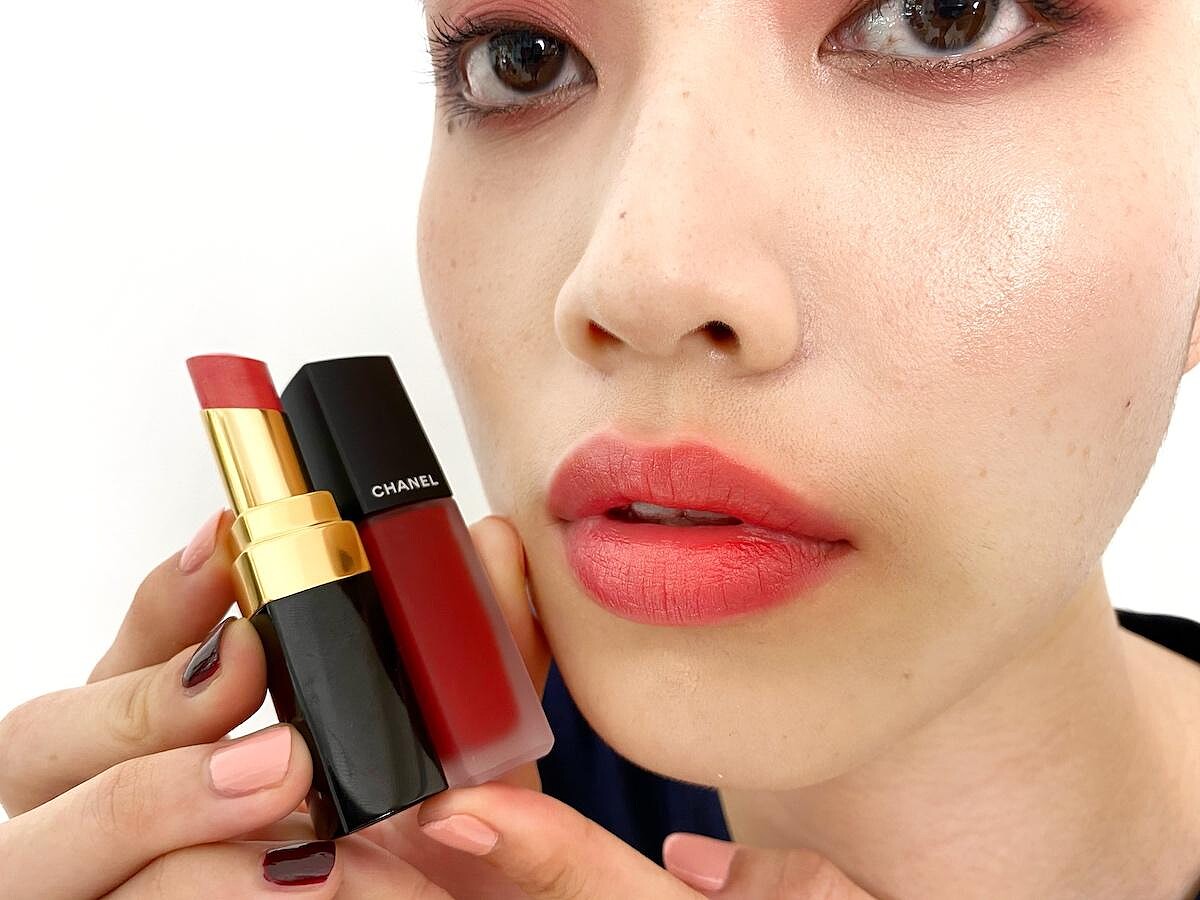 使用超炫耀柔霧水唇露#834+COCO晶亮水唇膏#132疊擦