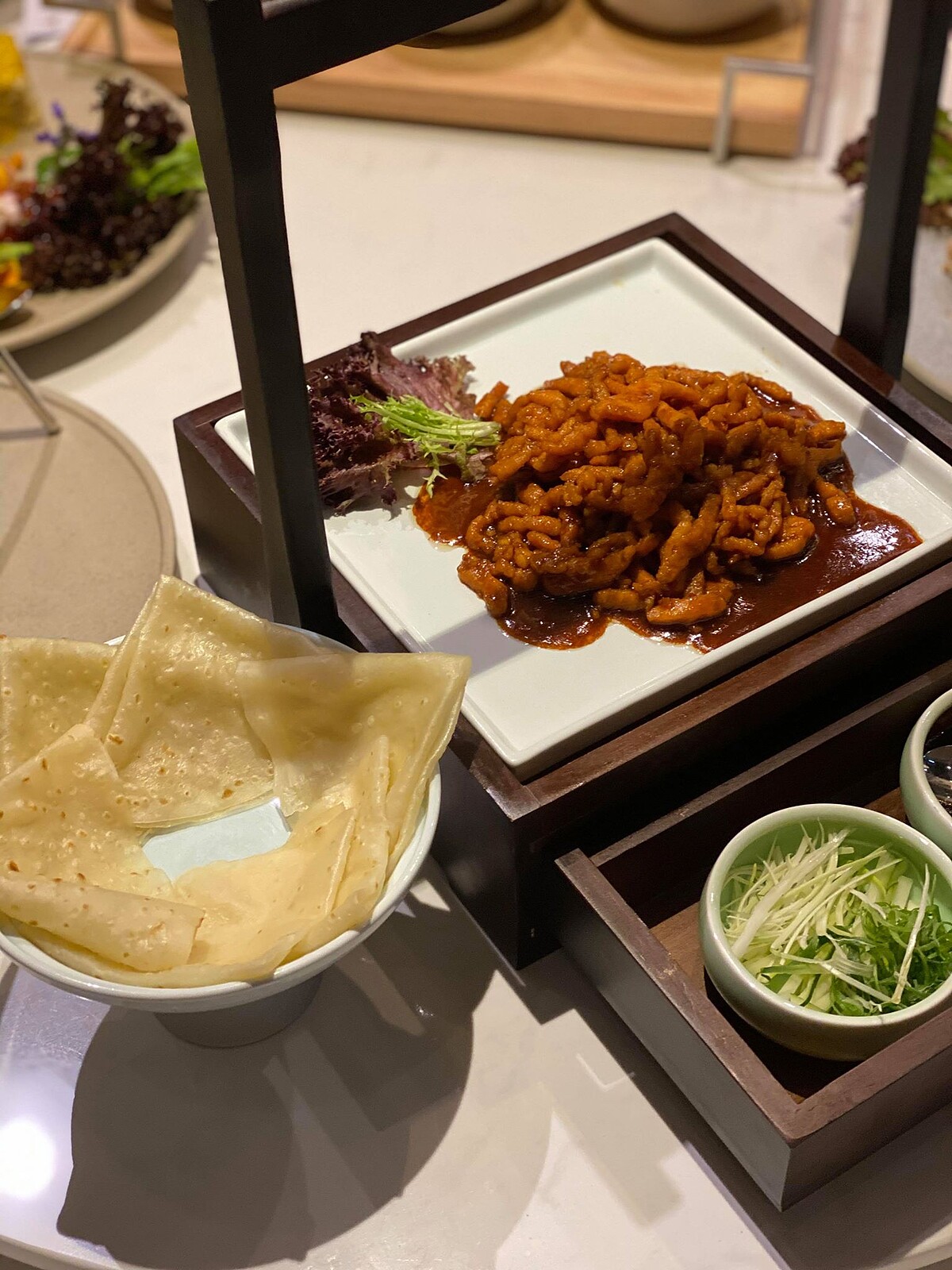 京醬爆豬絲佐鴨餅