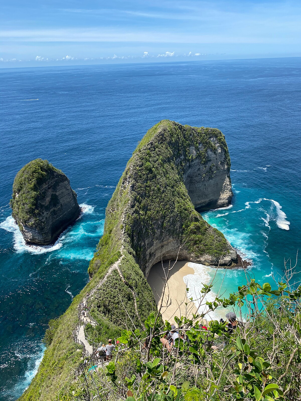 一日海邊走走行程：坐船到 Nusa Penida 這個小島玩。