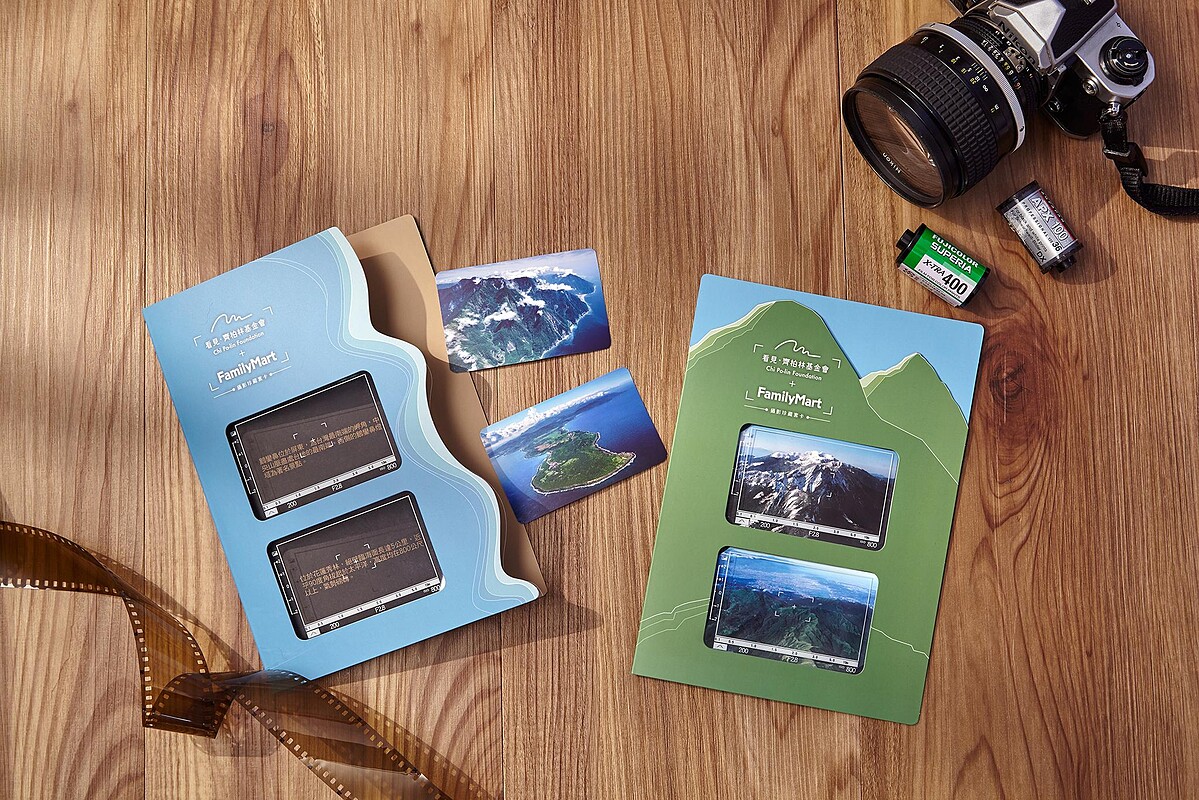 圖說:攝影珍藏套卡,每張卡套售價100元,可挑款。