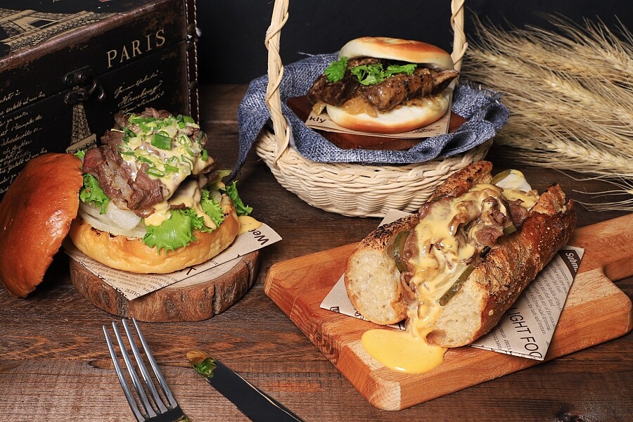 台南晶英團隊推出和牛晶寶堡、醬煮牛小排刈包、費城起司牛肉三明治