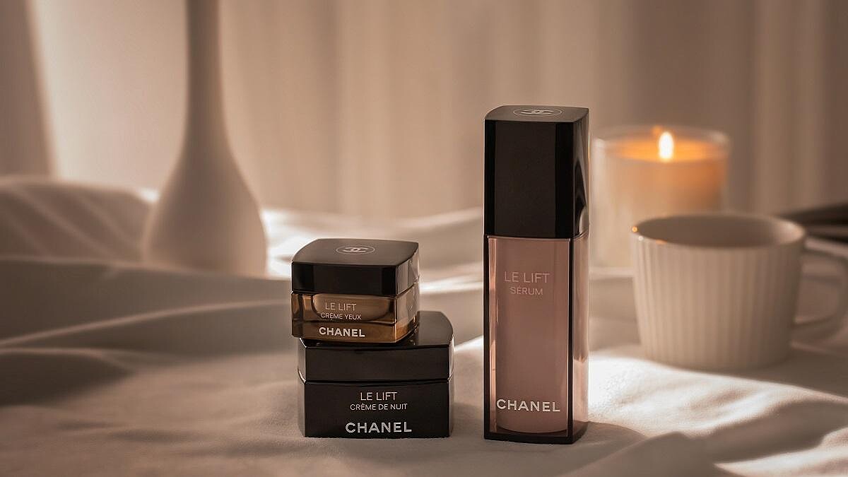 香奈兒全新夜間微導保養概念，為忙碌現代女性獻上「縮時拉提+修護肌膚」對策！連林依晨都直說：好有感！