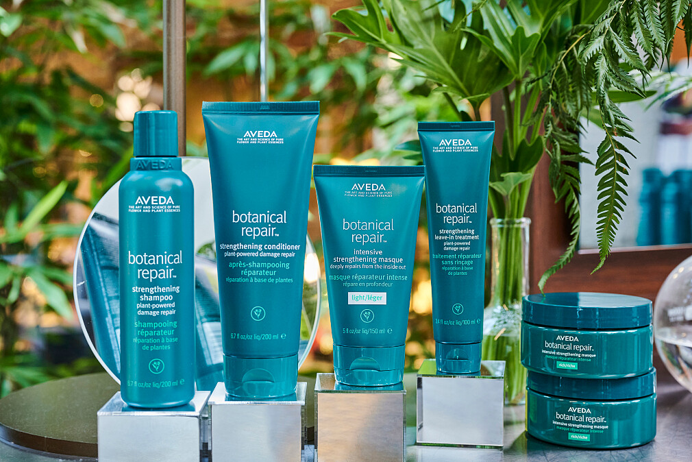 花植結構重鍵洗髮精，200ml，NT1,300、花植結構重鍵潤髮乳，200ml，NT1,300、花植結構重鍵護髮乳，150ml，NT1,600、350ml，NT3,000、花植結構重鍵精華，100ml，NT1,350、花植結構重鍵護髮膜，200ml，NT2,200、450ml，NT3,800。