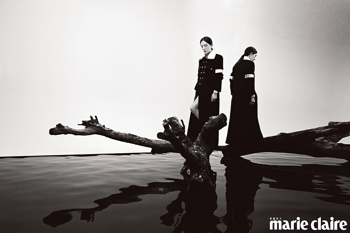 Coco Crush 高級珠寶系列、J12腕錶、雙色排釦羊毛長大衣，all by Chanel。