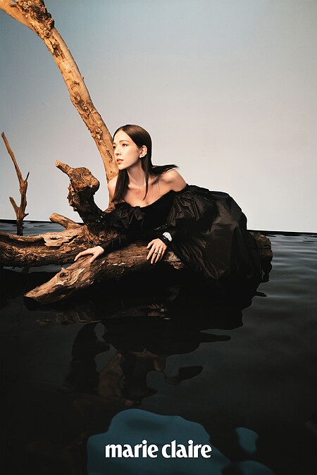  Coco Crush 高級珠寶系列、J12 Paradoxe 腕錶、平口澎袖洋裝、鍊帶款式腰鍊、Logo腰鍊，all by Chanel。