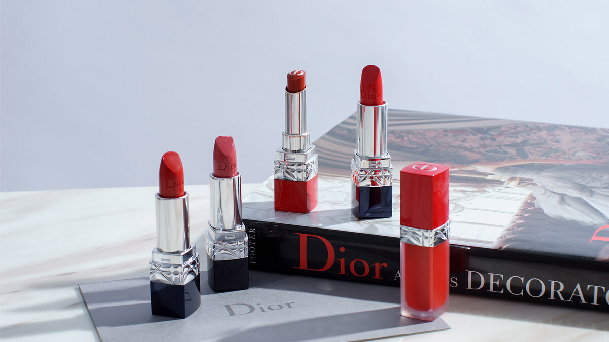 最懂女人的紅就是迪奧藍星系列唇膏，超惹火精萃唇膏以及絲絨唇露，連賈靜雯都是鐵粉！