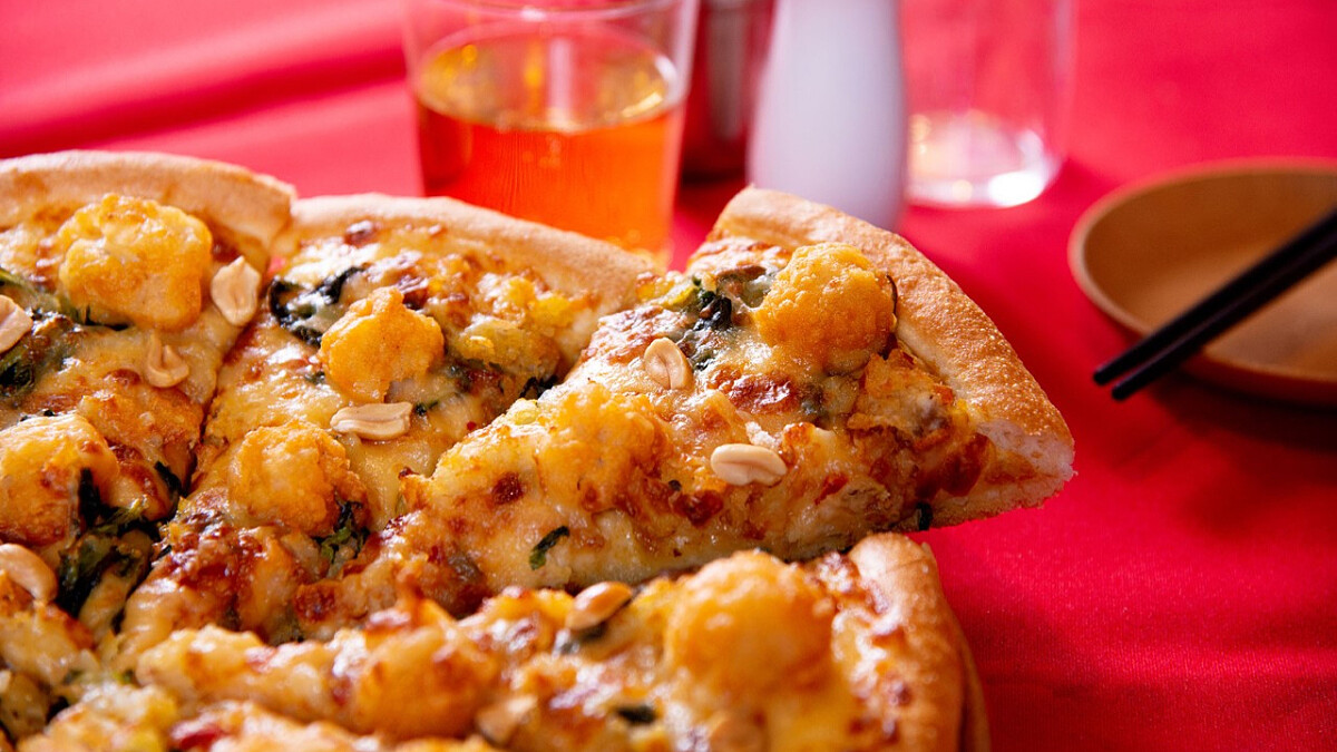 必勝客全新台味比薩來了！熱炒系「椒鹽龍珠比薩」限定上市，還有九層塔、花生入餡太想狂嗑