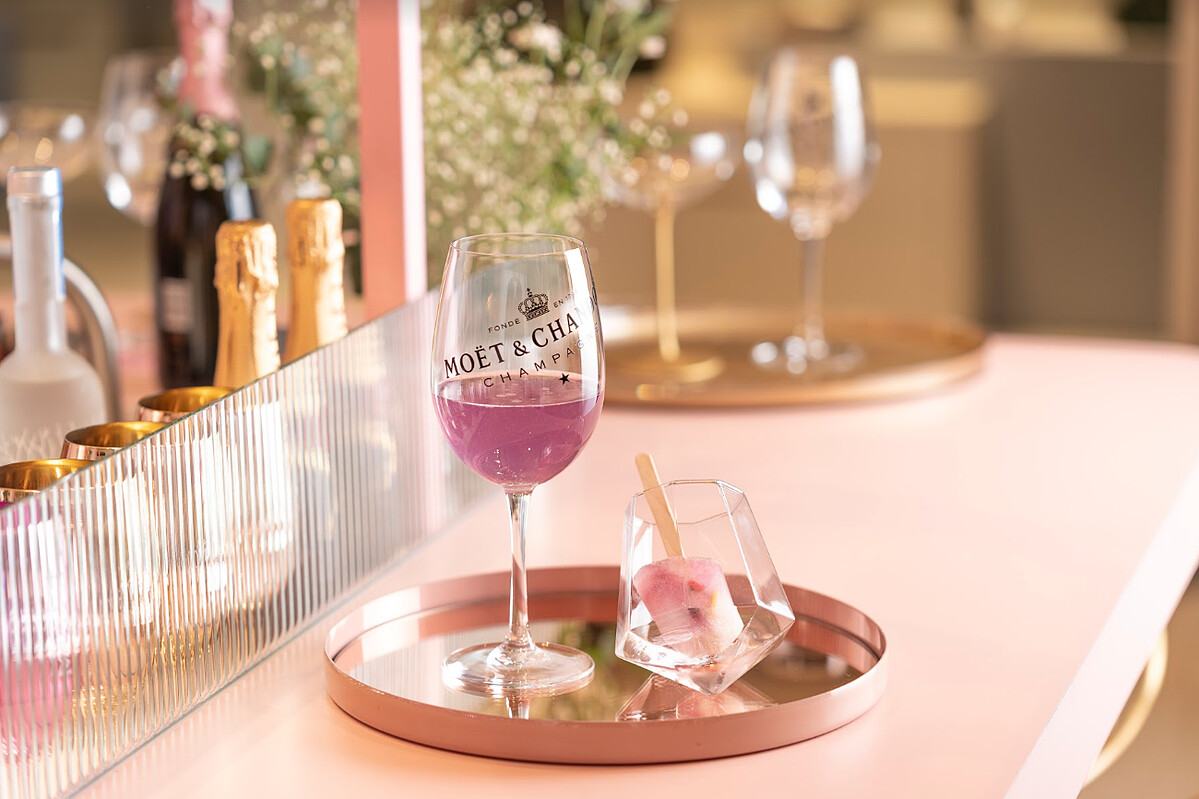 「Mo&euml;t French 75 」（莓果葡萄柚冰棒香檳調酒）