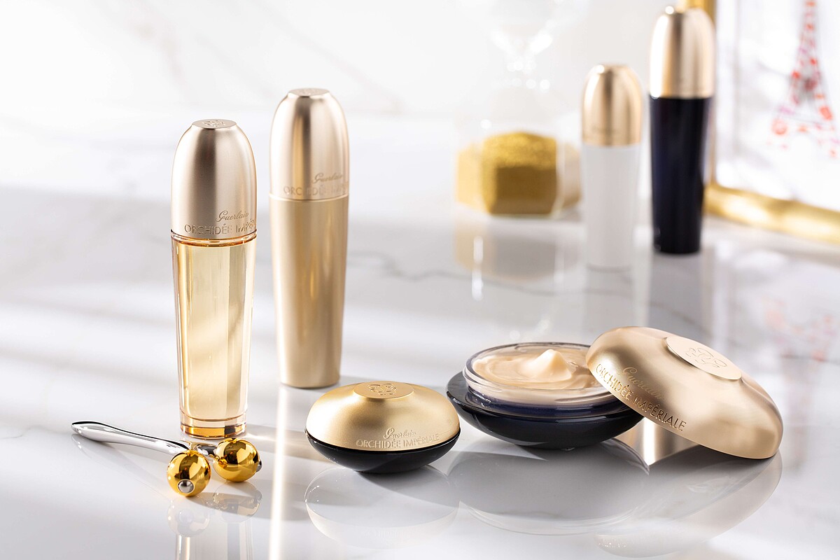 圖說:(由左至右) 嬌蘭蘭鑽精奢氧生金萃油、蘭鑽黃金夜間精華液、蘭鑽精奢氧生眼唇霜、蘭鑽精奢氧生乳霜