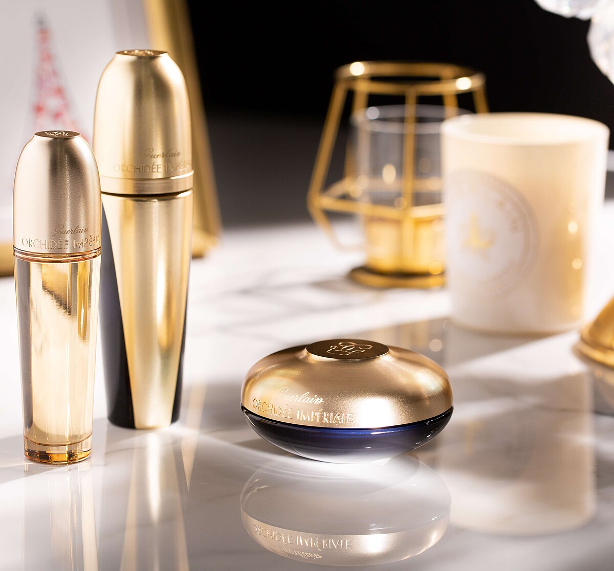 圖說:(由左至右) 嬌蘭蘭鑽精奢氧生金萃油、蘭鑽極致濃縮精華、蘭鑽精奢氧生乳霜