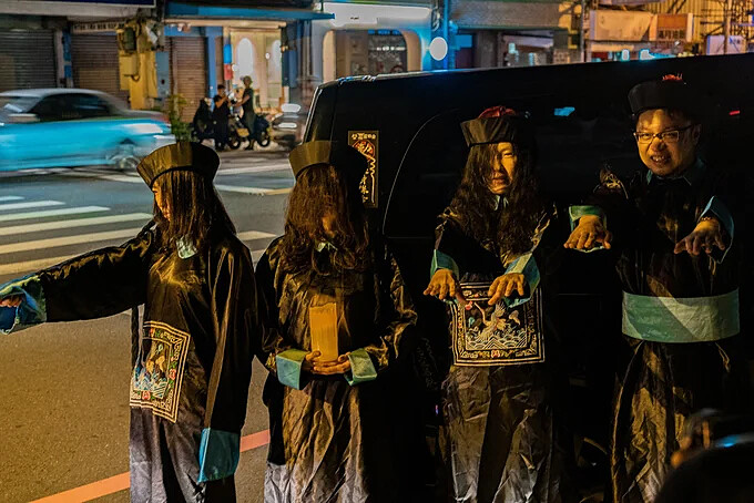 惡靈巴士-躍上惡靈巴士，揭開古城塵封百年的祕密。Source: KLOOK