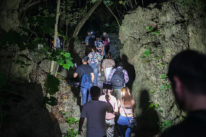 墾丁在地人夜間潮間帶秘探體驗-體驗珊瑚礁海岸的夜間生態。Source: KLOOK