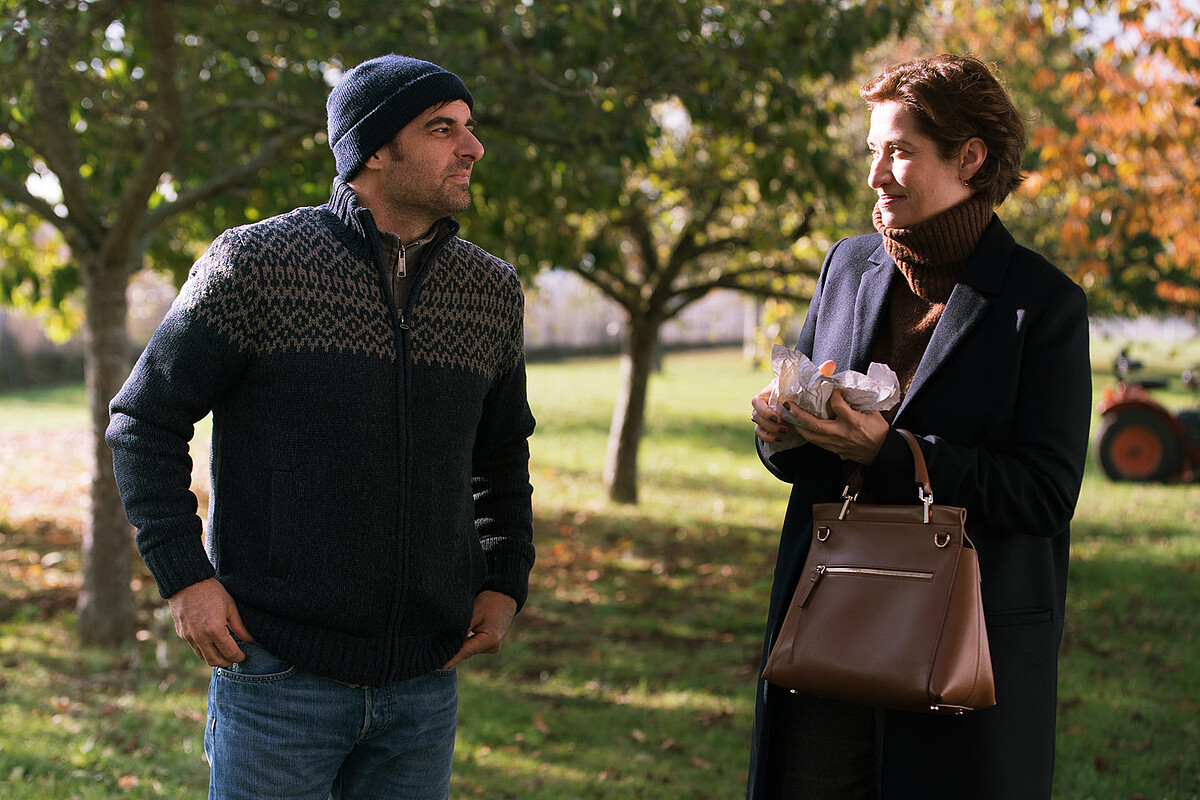 高冷調香師與魯蛇司機兩人產生化學反應，逐漸釋放出動人的曖昧氣息。