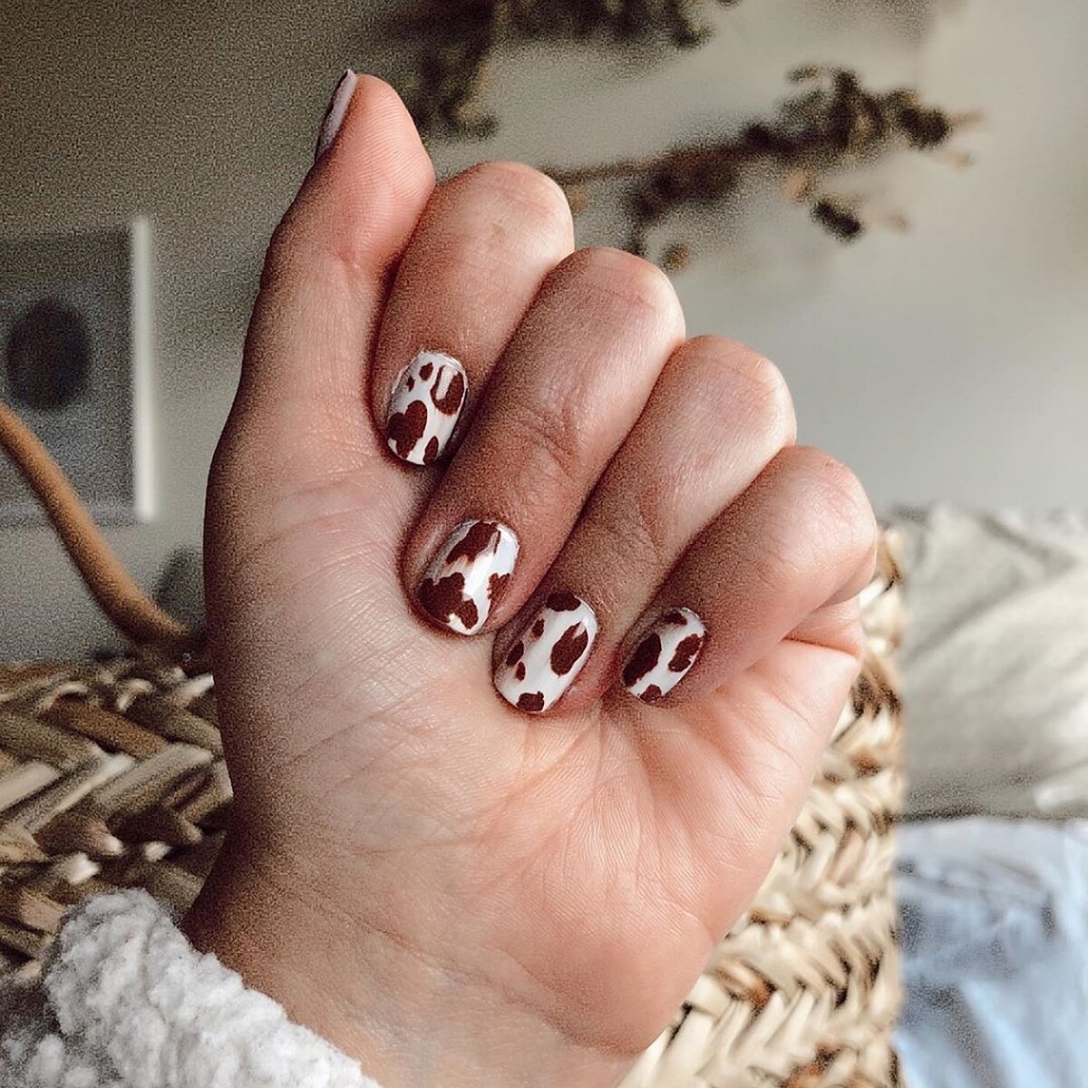 秋冬美甲趨勢-簡約動物紋