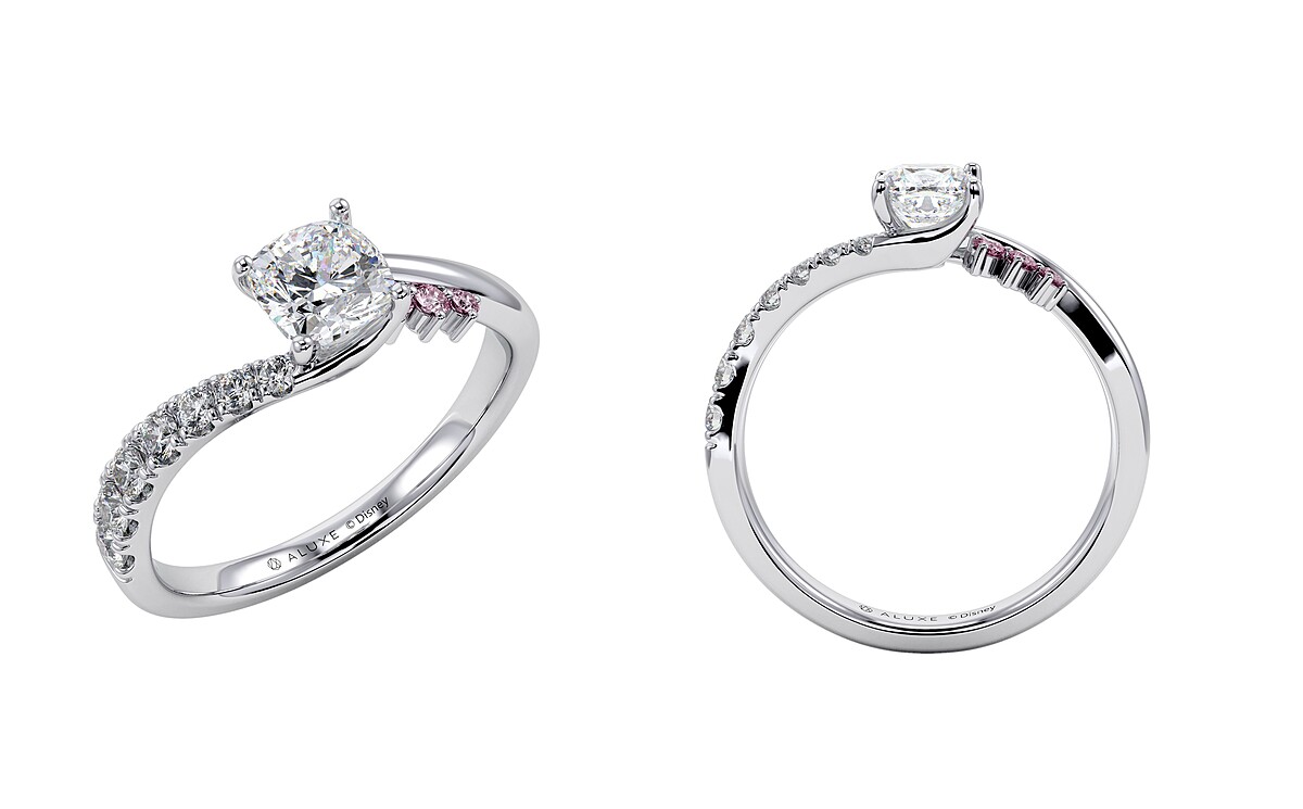 One Day 求婚鑽戒。主鑽0.50-1.00ct ，戒台售價18K NT$31,600 / 鉑NT$36,400