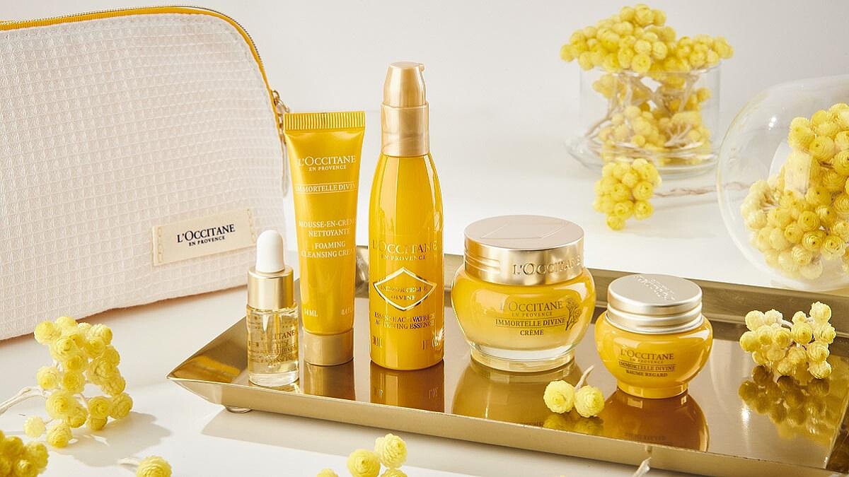 週年慶開打！從女明星到美妝網紅們一致鎖定歐舒丹蠟菊保養，擦了皮膚立即變澎彈有光澤，你還有什麼理由不買呢！ 