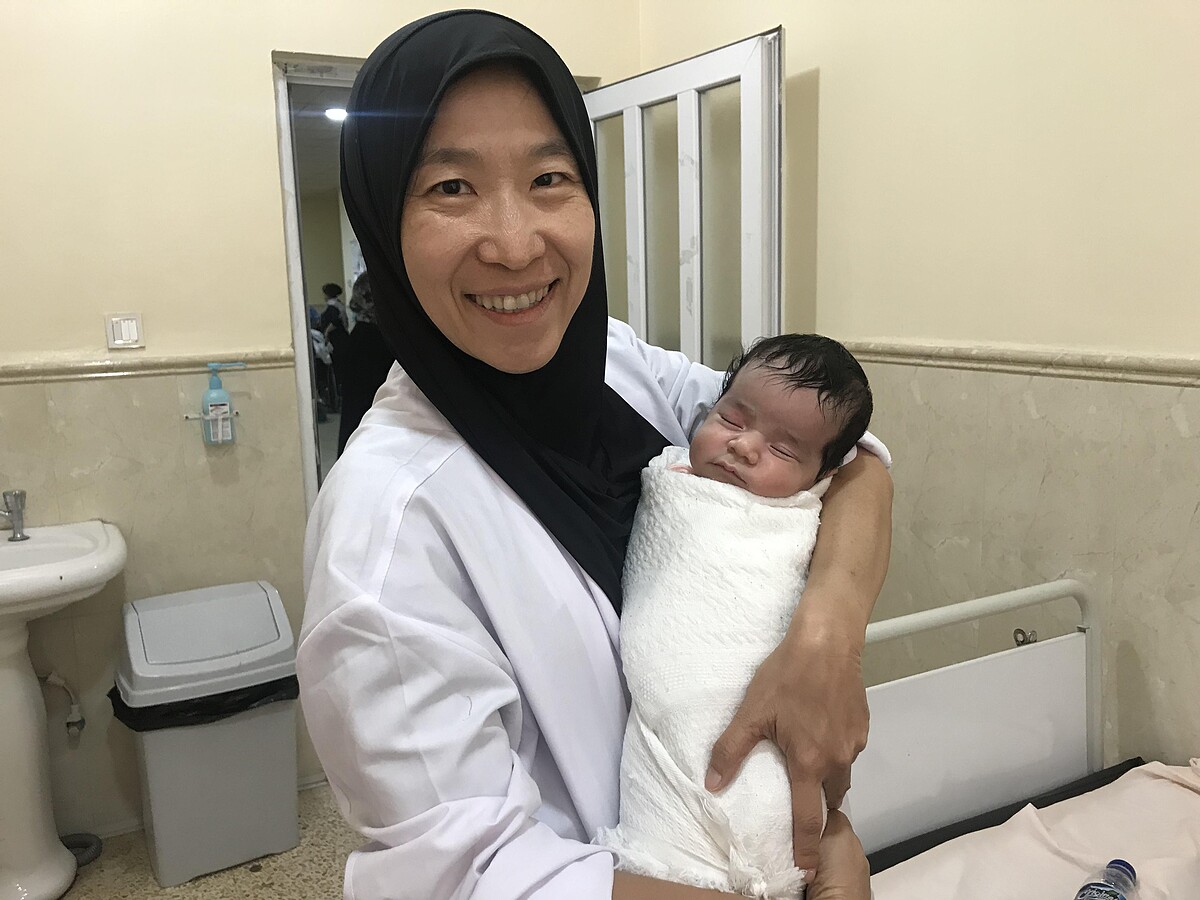 王伊蕾醫生在伊拉克為嬰兒接生。© MSF