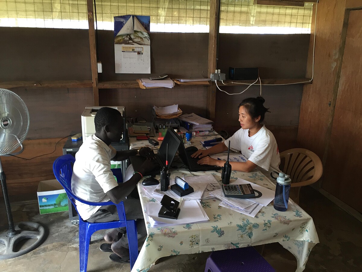 鄭巧鈺在南蘇丹負責財務行政的工作。