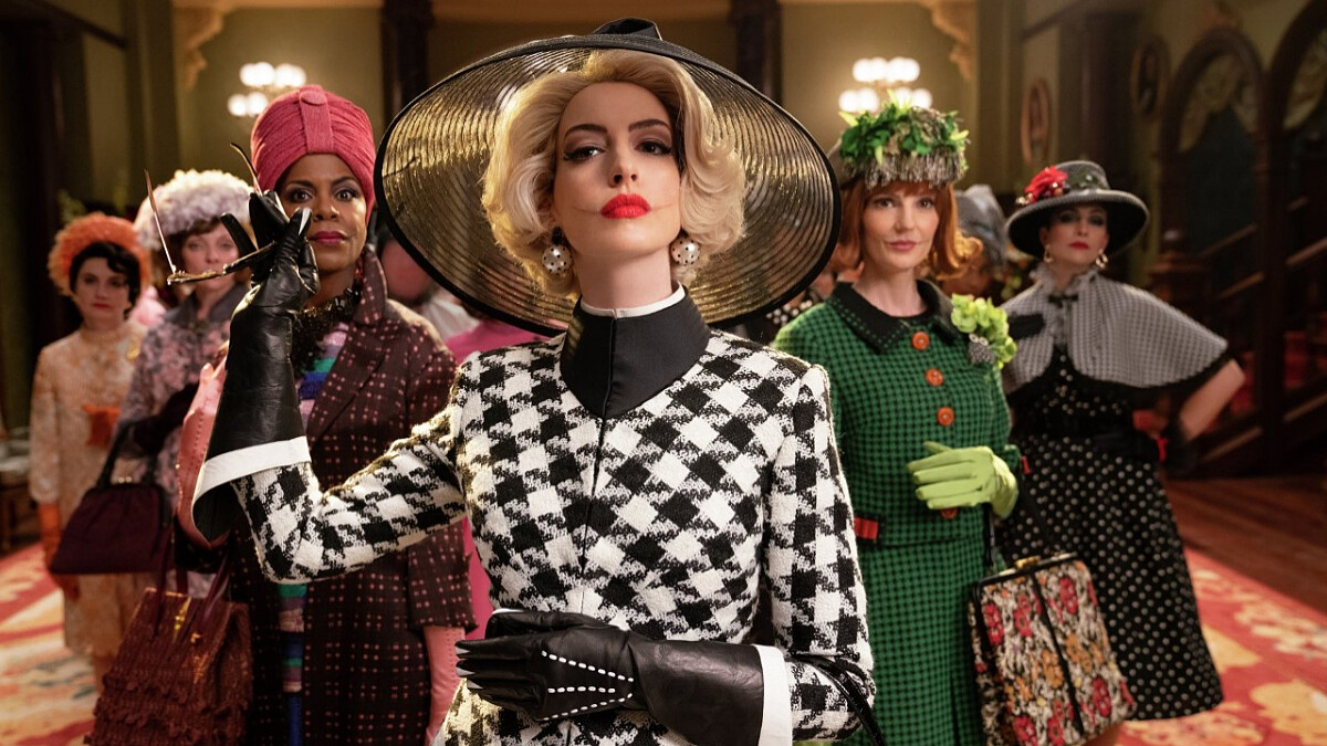 《女巫們》安海瑟薇回來了！化身性感美豔的迷人女巫，一場邪惡計畫即將展開