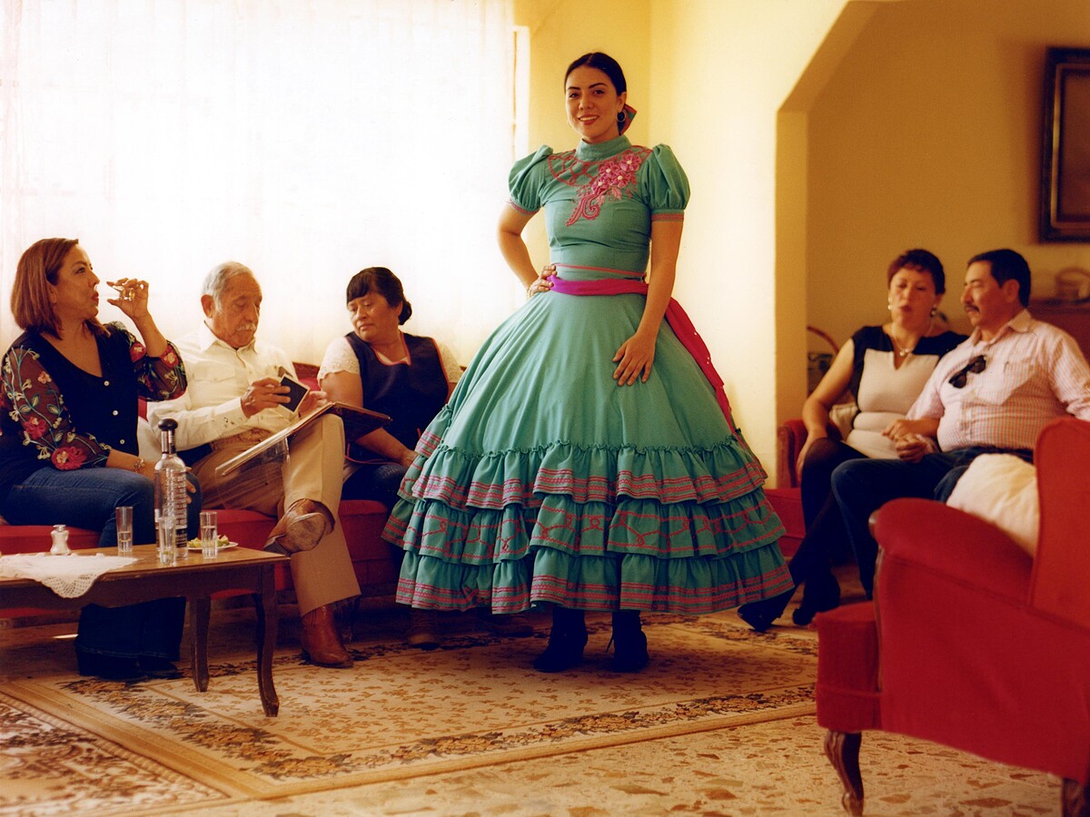 Andrea Becerril與她的家人。家族成員裡有男騎士,也有馬場的地主。Andrea的家族致力於保存馬術競技賽的傳統已有數個世紀。