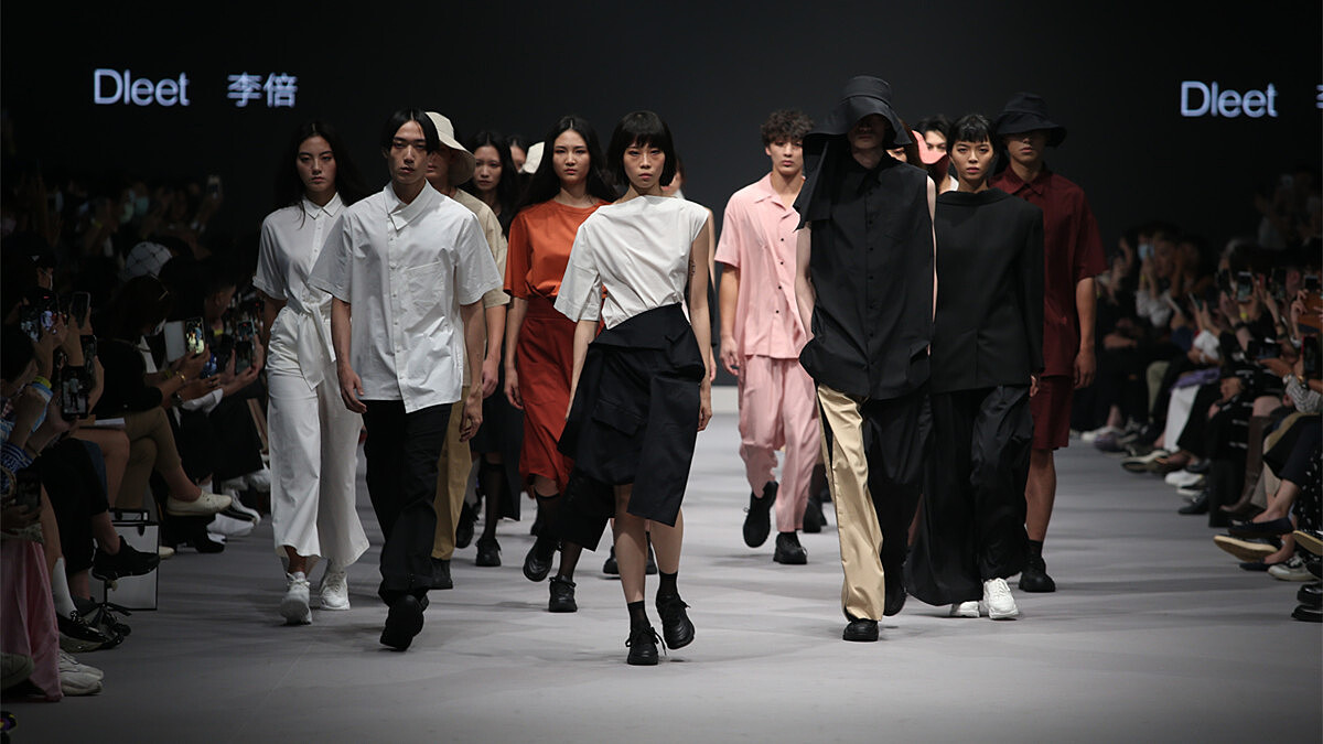 2020臺北時裝週｜Dleet 2021 春夏系列「雙重人格」登場，透過獨特剪裁與細節，呼應主題完美展現出服裝解構的各種可能