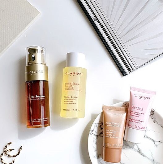 含：黃金雙激萃50ml + 洋甘菊化妝水 100ml + 智慧美白晚安水凝霜 15ml + 超性感美頸霜 彈力升級版 15ml