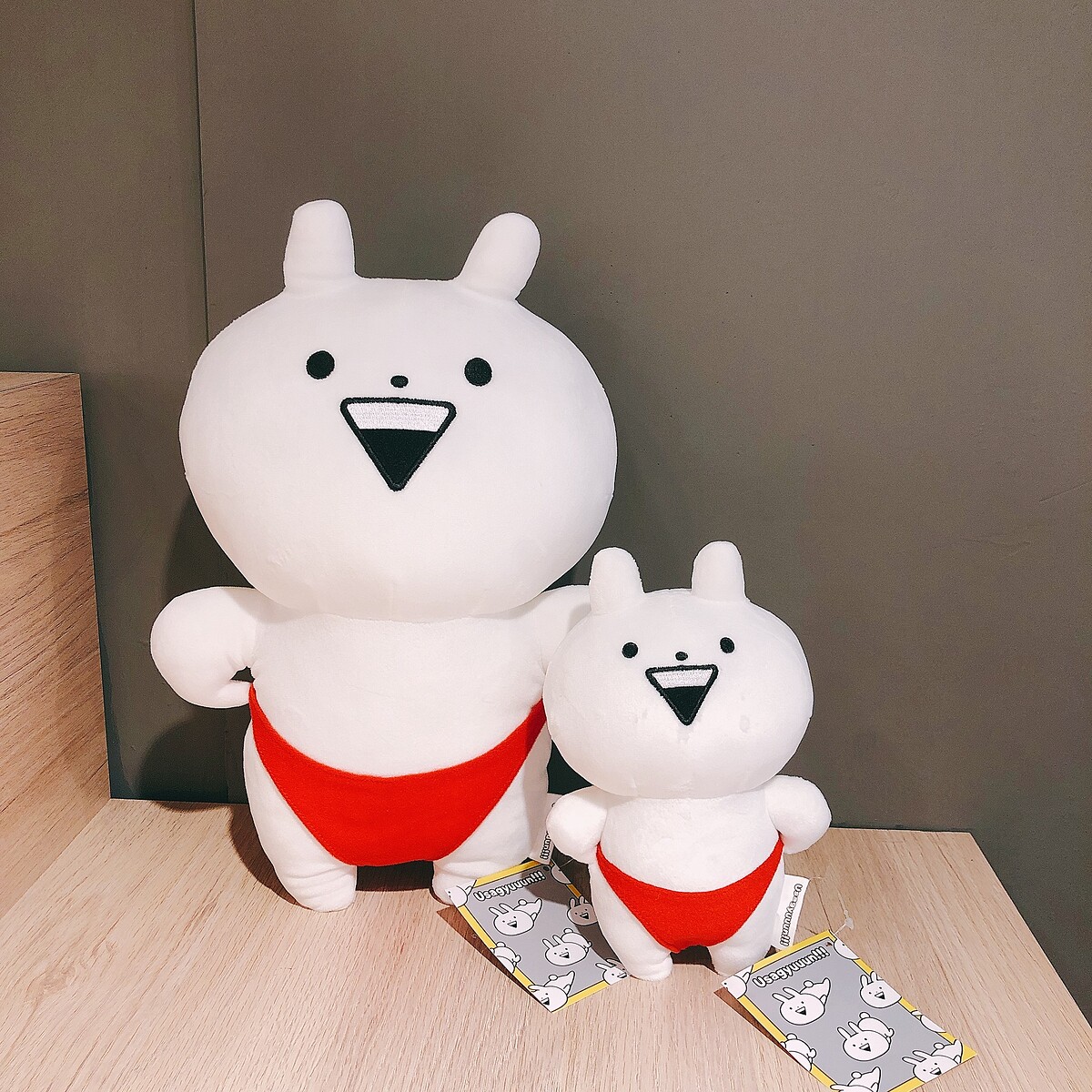 誠品生活武昌店｜「FANFANS CAF&Eacute;」主題快閃餐廳｜「拉內褲款小突兔絨毛玩偶｜推薦價399元(12吋)｜推薦價220元(7吋)。