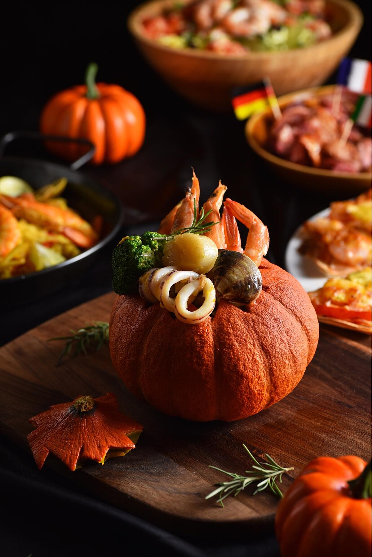 誠品生活信義店｜金色三麥信義酒窖店｜干貝海鮮燉飯南瓜盅｜推薦價680元。