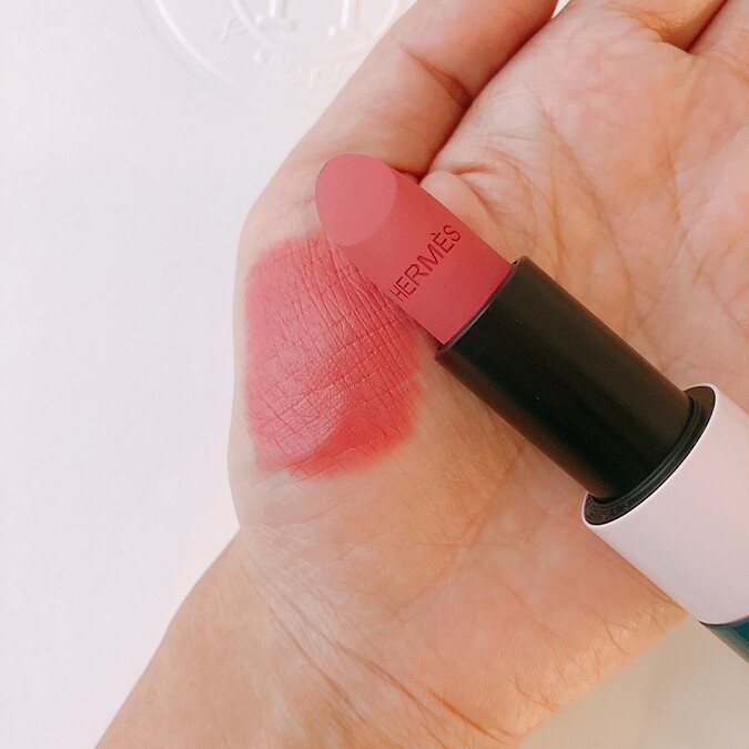 Hermes愛馬仕Rouge Hermès 2020秋冬限定色唇膏#45 Rose Ombre試色。