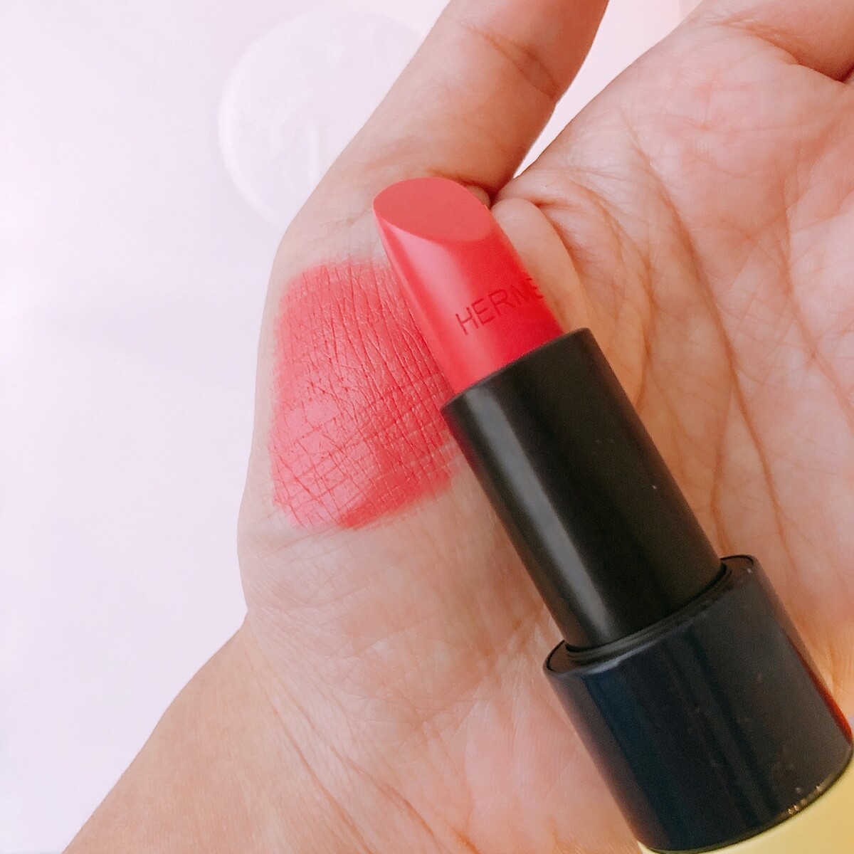 Hermes愛馬仕Rouge Hermès 2020秋冬限定色唇膏#32 Rose Pommette試色。