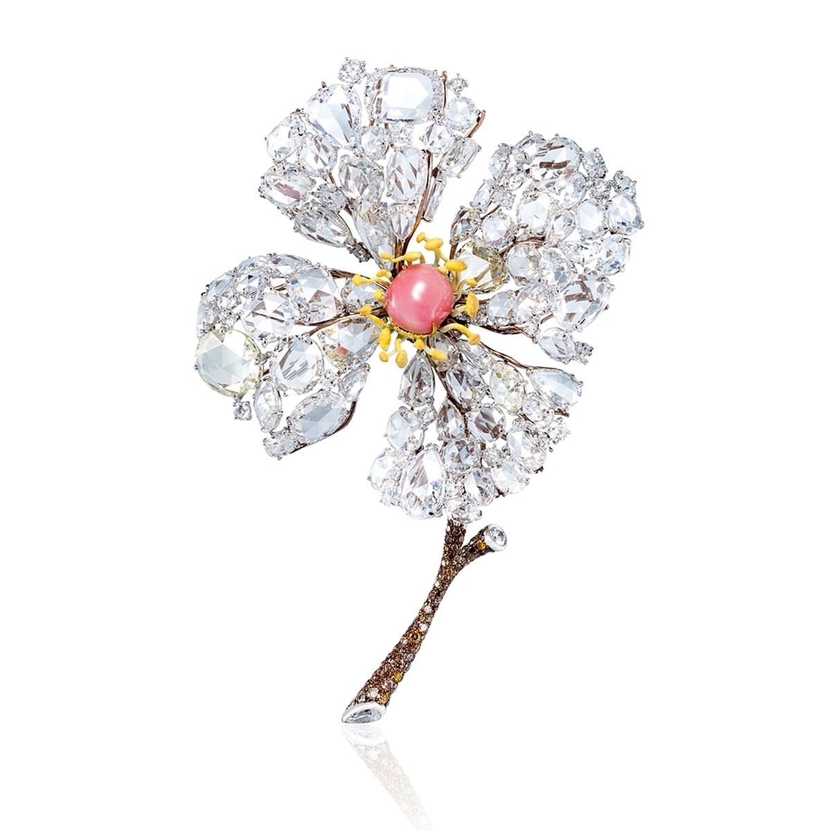 15週年系列作品 孔克珠四葉草胸針 656顆各式彩鑽 總重約100克拉 18K白金 漆