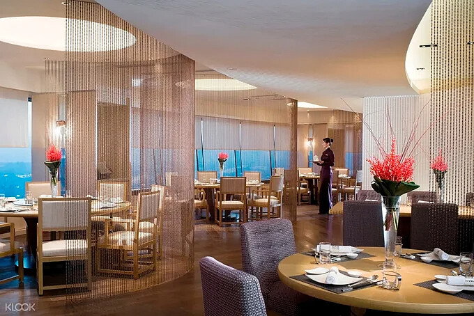 醉月樓主廚強調色香味俱全和精緻廚藝，為賓客提供台式和粵式點心