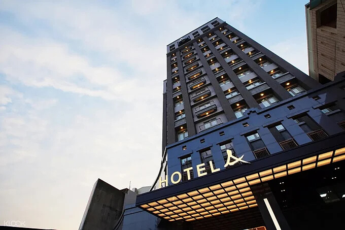 漫步周邊，從廟宇、古蹟、老街到小吃店家。踏出腳步，你能在10分鐘內觸及城市精粹，與我們一同感受這古城的魅力