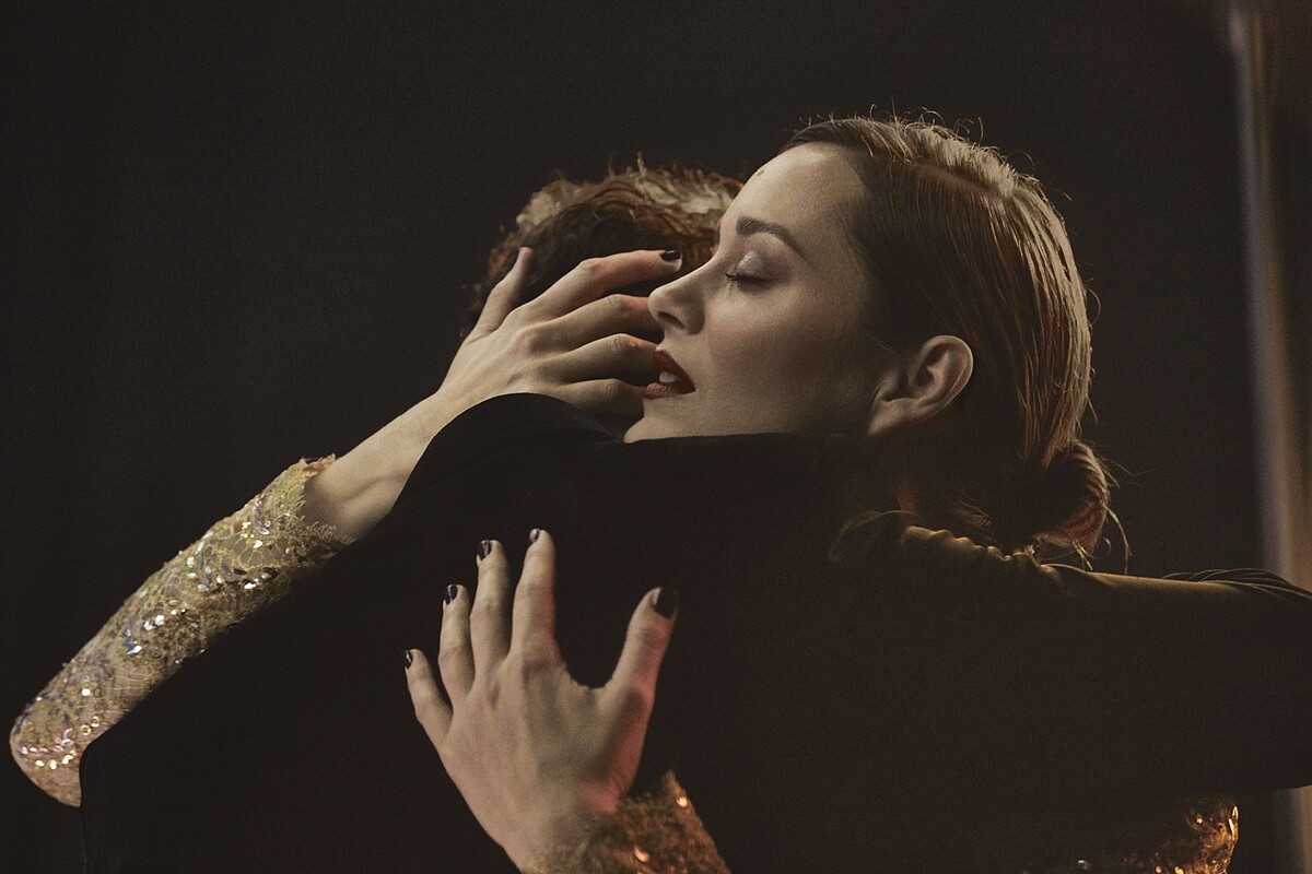 影片想表達香奈兒女性勇敢面對自我,為傳遞此形象,拍攝團隊想出往返月球的點子。橋也象徵「前往另外一頭」的意思;是在探索未知的好奇心驅使下出發探險。