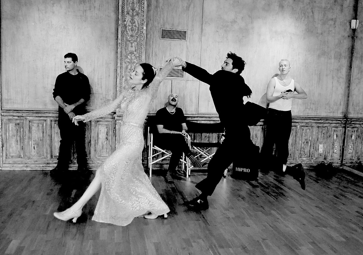 因為瑪莉詠不是專業舞者。她透露,開拍前她自然會感到焦慮。開始拍攝前工作團隊花了好幾天的時間排練。男主角為首席舞者傑洛米·比蘭格 (Jérémie Bélingard) ,令瑪莉詠放心不少。